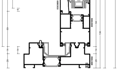 Fabrieksdoorsnede Reynaers ConceptPatio 130, verticale doorsnede door de onderdorpel van 28 mm met de schuifvleugel van 94 mm erop, samen 136 mm in het zicht